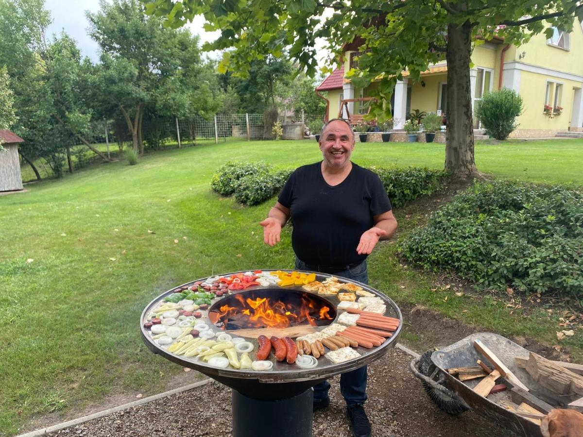 Kúria Vendégház Poroszló Esterno foto